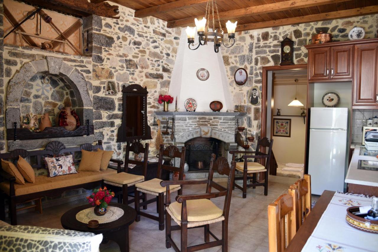 Traditional Residence With Terrace Latsida Kültér fotó