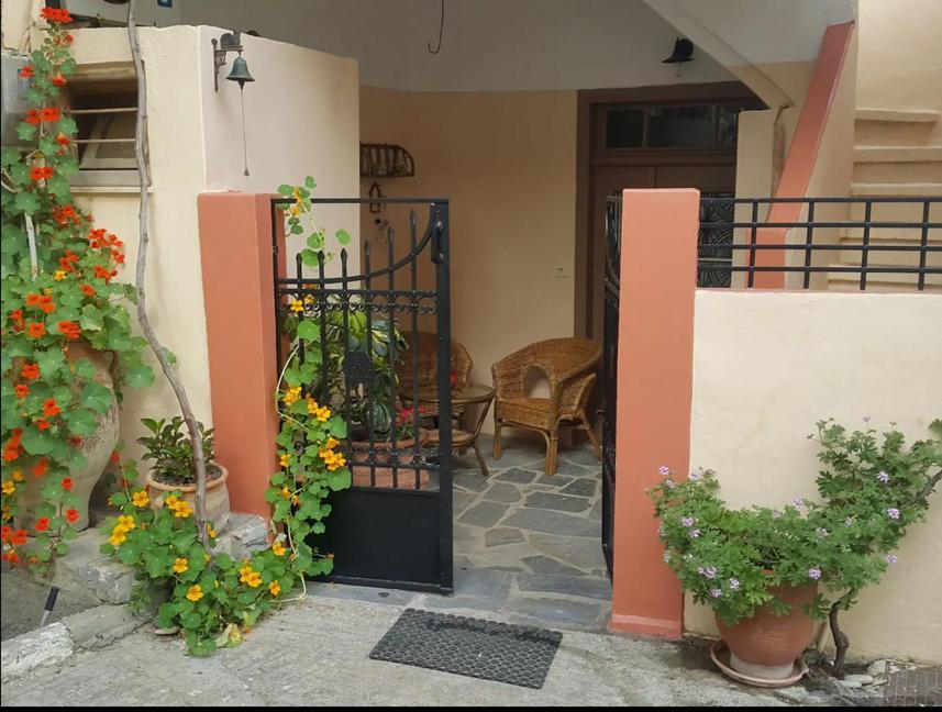 Traditional Residence With Terrace Latsida Kültér fotó
