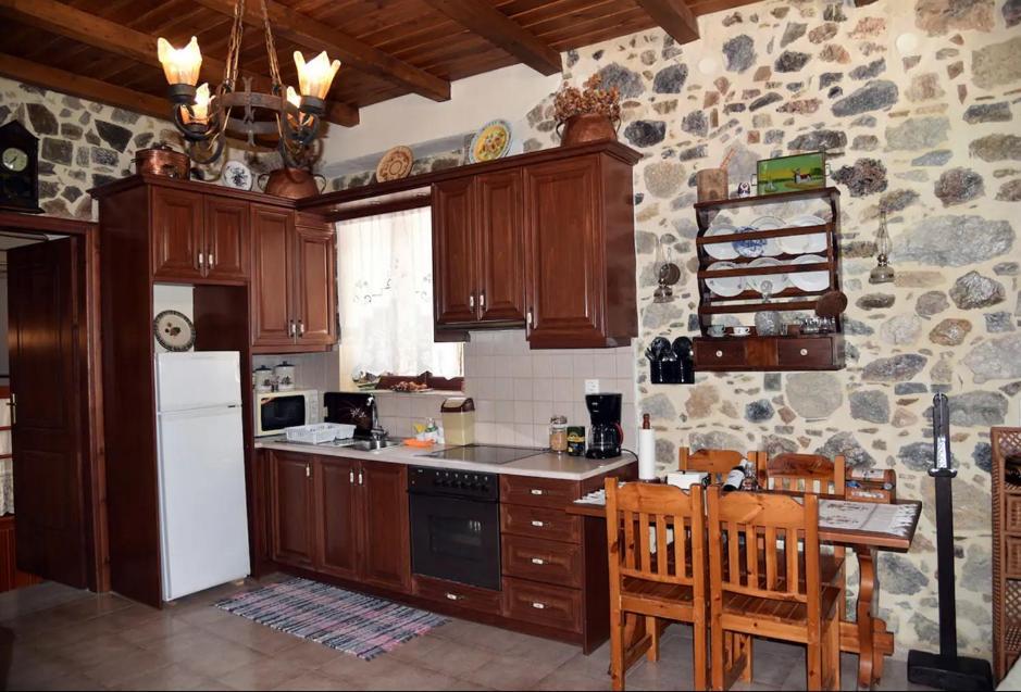 Traditional Residence With Terrace Latsida Kültér fotó